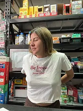 Snapshot of Andrea18_blonde chatting on 01-09-26, 02:31 Andrea18 blonde online show from 01-09-26, 02:31