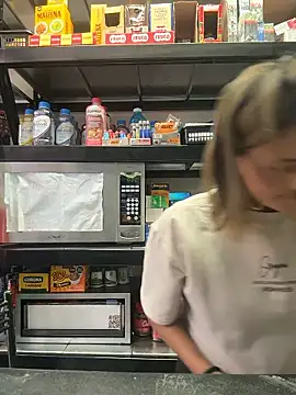 Snapshot of Andrea18_blonde chatting on 01-14-26, 04:23 Andrea18 blonde online show from 01-14-26, 04:23