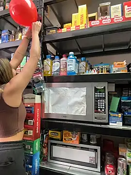 Snapshot of Andrea18_blonde chatting on 02-11-26, 03:39 Andrea18 blonde online show from 02-11-26, 03:39