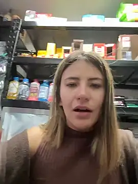 Snapshot of Andrea18_blonde chatting on 02-17-26, 12:01 Andrea18 blonde online show from 02-17-26, 12:01