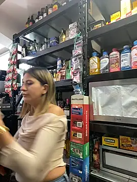 Snapshot of Andrea18_blonde chatting on 02-18-26, 08:38 Andrea18 blonde online show from 02-18-26, 08:38