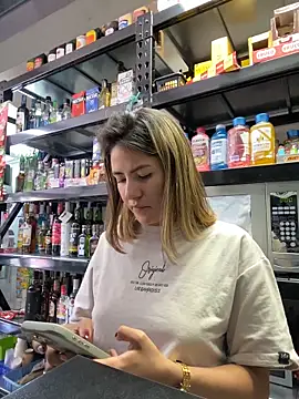 Snapshot of Andrea18_blonde chatting on 02-20-26, 05:24 Andrea18 blonde online show from 02-20-26, 05:24