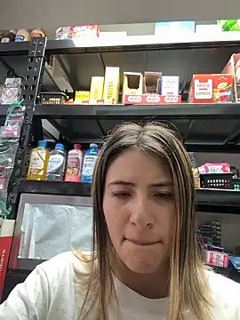 Snapshot of Andrea18_blonde chatting on 02-24-26, 05:11 Andrea18 blonde online show from 02-24-26, 05:11