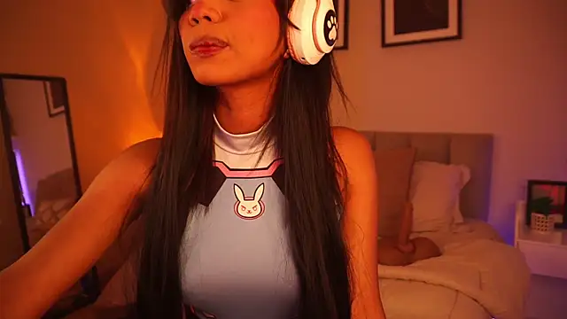 Gigi Strawberry online show from 04-19-26, 05:40