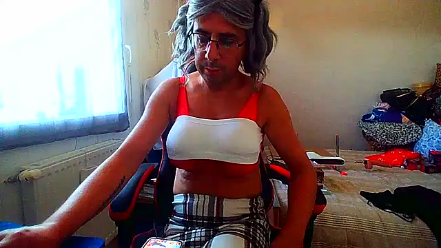 Snapshot of balkis30 chatting on 06-24-26, 07:18 balkis30 online show from 06-24-26, 07:18