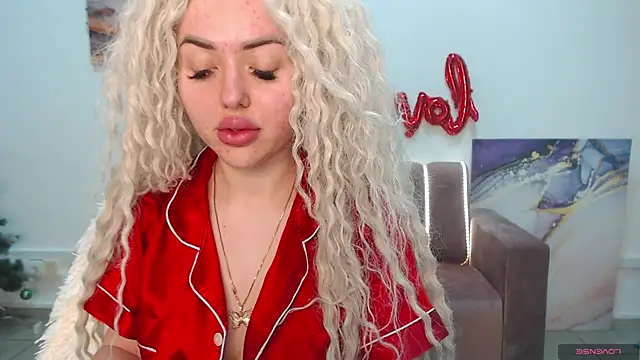 Snapshot of MissisCaty chatting on 02-06-25, 03:27 MissisCaty online show from 02-06-25, 03:27