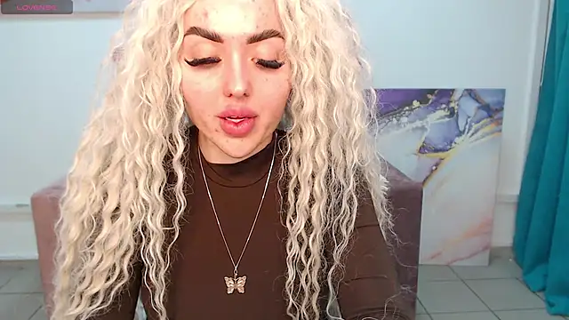 Snapshot of MissisCaty chatting on 02-12-25, 10:48 MissisCaty online show from 02-12-25, 10:48