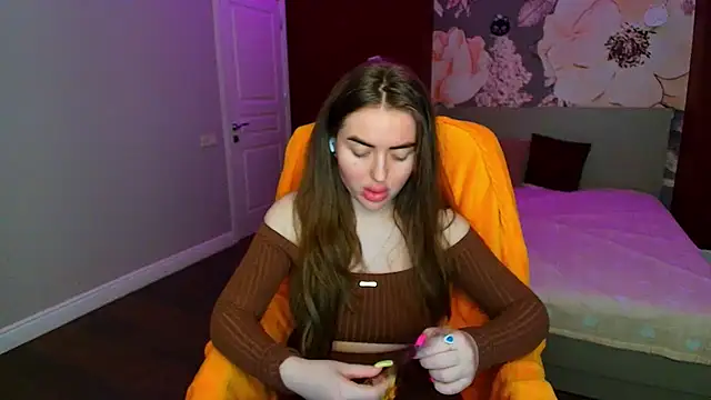 Snapshot of MissisCaty chatting on 05-19-26, 12:38 MissisCaty online show from 05-19-26, 12:38