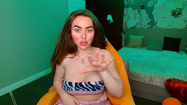 Snapshot of MissisCaty chatting on 06-08-26, 01:28 MissisCaty online show from 06-08-26, 01:28