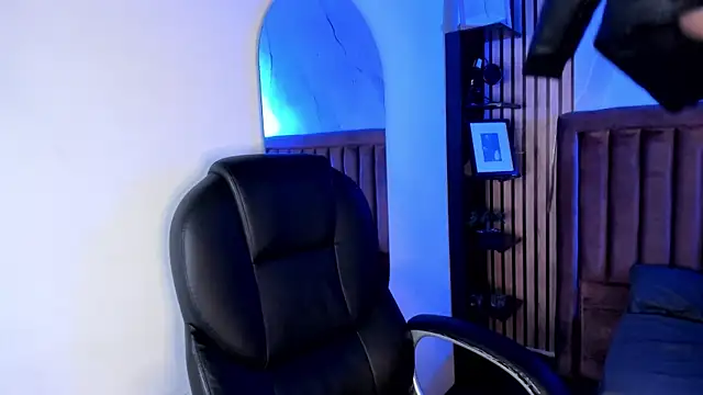 JamesCr  online show from 05-20-26, 12:33