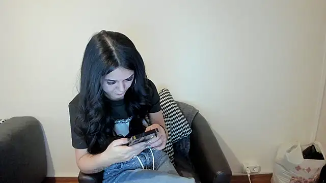 NicoleKatee online show from 02-03-26, 01:49