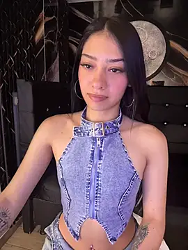 Snapshot of TayylorSexx chatting on 04-26-26, 04:10 TayylorSexx online show from 04-26-26, 04:10