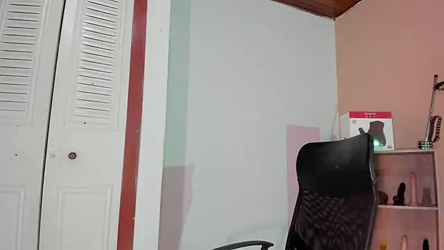 Violetta 0 online show from 11-08-25, 01:33