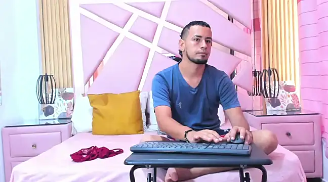 Snapshot of ThaliaANDNicholas chatting on 03-21-25, 01:45 ThaliaANDNicholas online show from 03-21-25, 01:45