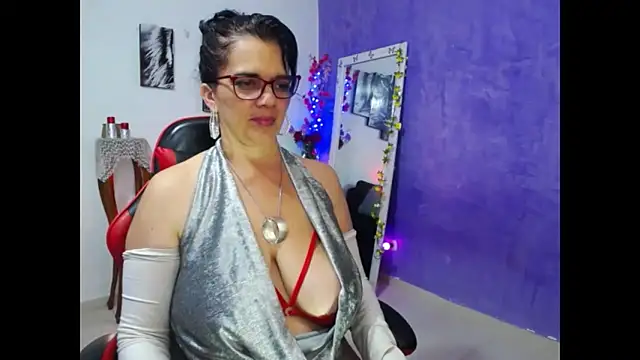 sarasmith3 online show from 02-04-26, 02:39