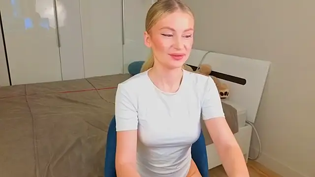 AnitaLamb online show from 11-14-25, 04:44