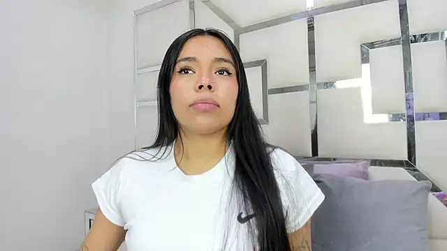 ZoeWan69 online show from 05-25-26, 12:44