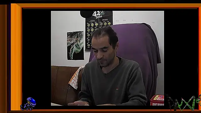 Snapshot of ReyDeBotones chatting on 11-08-25, 12:44 ReyDeBotones online show from 11-08-25, 12:44