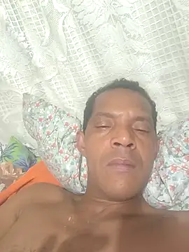 Snapshot of Renato571 chatting on 09-16-25, 01:17 Renato571 online show from 09-16-25, 01:17