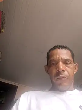 Snapshot of Renato571 chatting on 03-21-26, 07:39 Renato571 online show from 03-21-26, 07:39