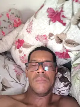 Snapshot of Renato571 chatting on 03-22-26, 05:27 Renato571 online show from 03-22-26, 05:27