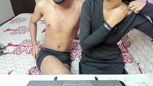 Queen Couple online show from 12-18-25, 04:40