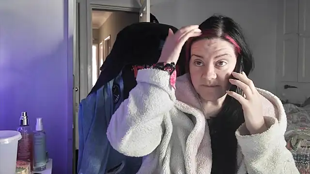 AureliaXOX online show from 11-21-25, 09:08