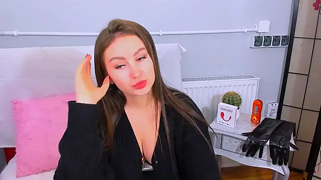 DonnaCam online show from 11-29-25, 04:43