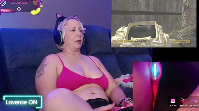 Snapshot of Trixiekittycutie chatting on 09-22-25, 05:37 Trixiekittycutie online show from 09-22-25, 05:37