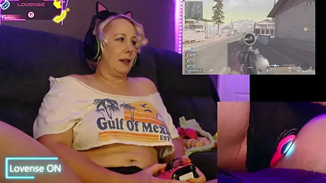 Snapshot of Trixiekittycutie chatting on 09-29-25, 01:22 Trixiekittycutie online show from 09-29-25, 01:22