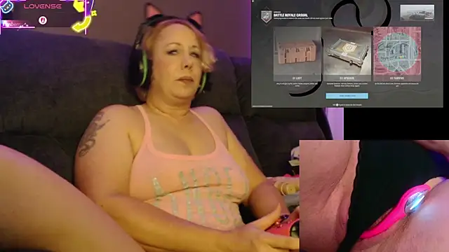 Snapshot of Trixiekittycutie chatting on 10-04-25, 12:41 Trixiekittycutie online show from 10-04-25, 12:41