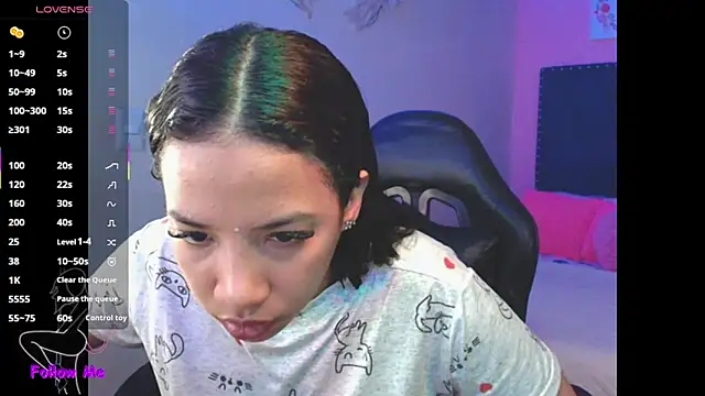 SallyWhitee online show from 11-14-25, 04:44