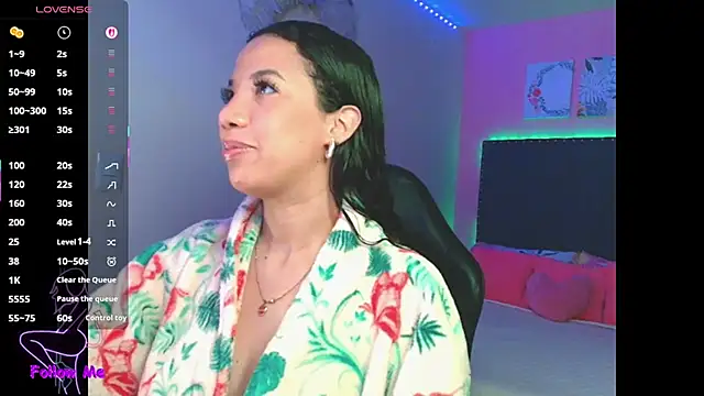 SallyWhitee online show from 12-20-25, 04:19