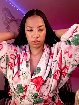 Snapshot of SallyWhitee chatting on 07-25-26, 04:43 SallyWhitee online show from 07-25-26, 04:43