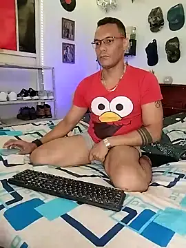 Snapshot of XhaseFoX chatting on 02-25-25, 03:20 XhaseFoX online show from 02-25-25, 03:20