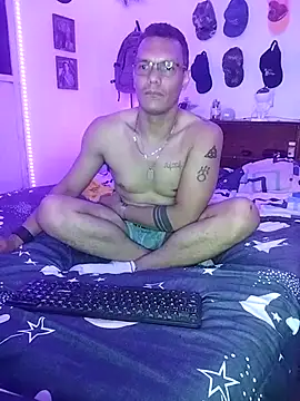 Snapshot of XhaseFoX chatting on 03-04-25, 05:42 XhaseFoX online show from 03-04-25, 05:42