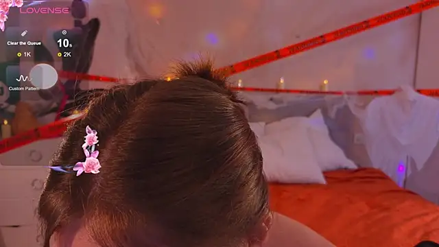 Mia Luw online show from 10-27-25, 03:10