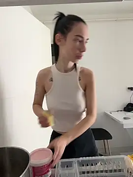 Celine Roxelle online show from 04-15-26, 12:23