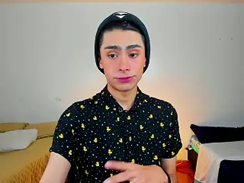 Snapshot of steve__gray chatting on 02-04-25, 02:21 steve  gray online show from 02-04-25, 02:21