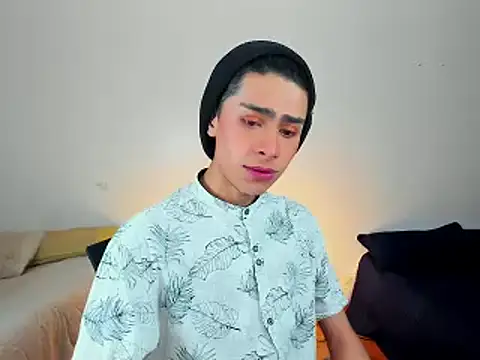 Snapshot of steve__gray chatting on 02-07-25, 02:04 steve  gray online show from 02-07-25, 02:04