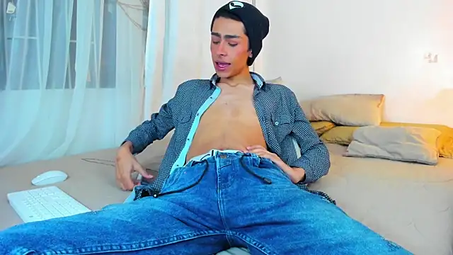 Snapshot of steve__gray chatting on 03-20-25, 06:53 steve  gray online show from 03-20-25, 06:53