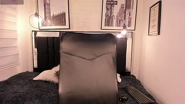 tylla  online show from 10-25-25, 03:25