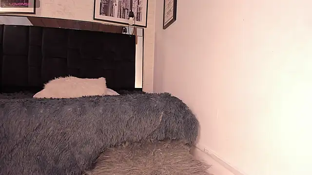 tylla  online show from 11-08-25, 07:45