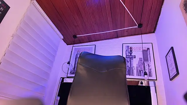 tylla  online show from 12-04-25, 03:38