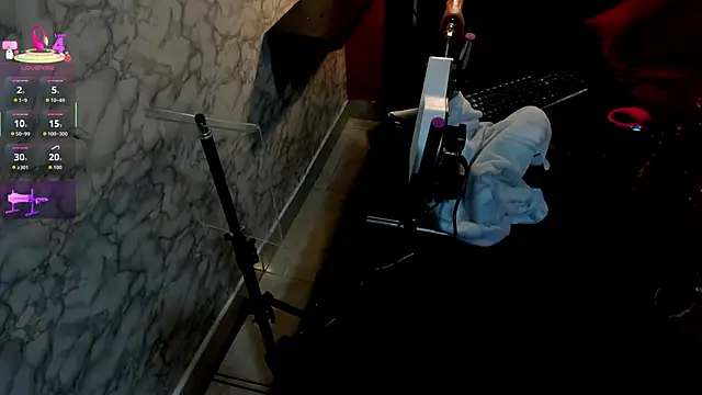 IVISBOUNCYASS online show from 12-15-25, 12:31