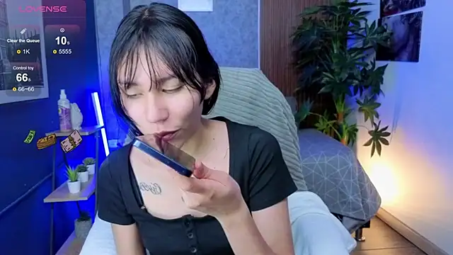 Miaa Lee7 online show from 05-26-26, 08:27