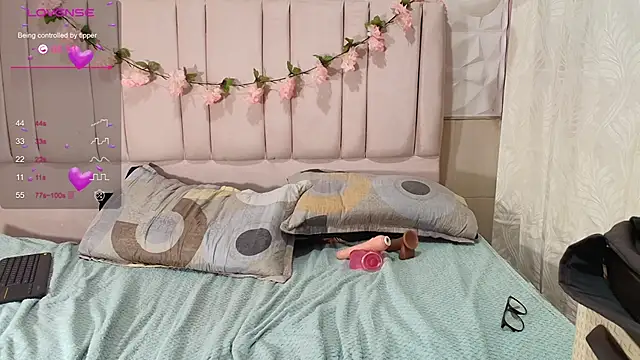 Snapshot of abby_pop chatting on 02-26-25, 04:14 abby pop online show from 02-26-25, 04:14