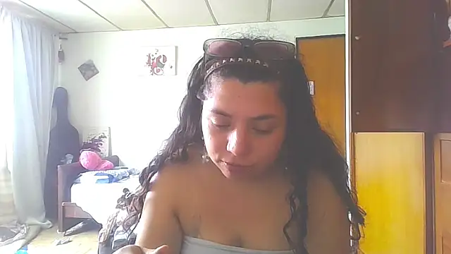 Snapshot of isabellapurple chatting on 02-15-26, 03:42 isabellapurple online show from 02-15-26, 03:42