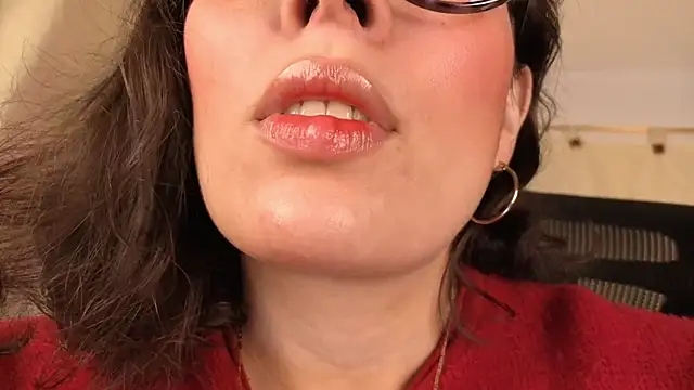 Snapshot of sophia_dumont chatting on 04-19-26, 12:43 sophia dumont online show from 04-19-26, 12:43