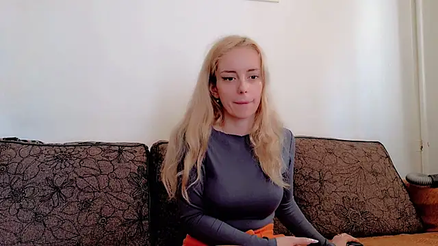 ChristiHanson online show from 03-10-26, 09:25